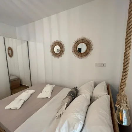 Calm Joy & J - New Bird Apartment Ermoupoli