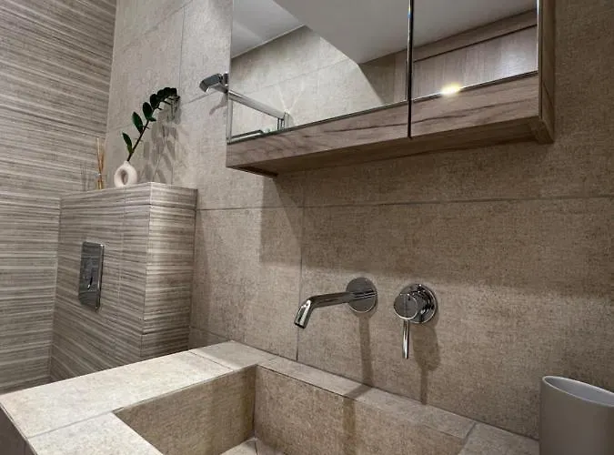 Calm Joy & J - New Bird アパート エルムポリ